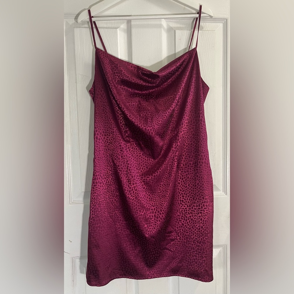 Sadie and Sage Satin Dress with Cowl Neck‎ Burgundy Sz M
